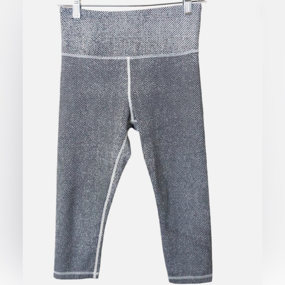 ZYIA Black & White Cropped Capri Workout Leggings.